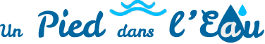 Logo du restaurant, Un pied dans l'eau écrit en bleu